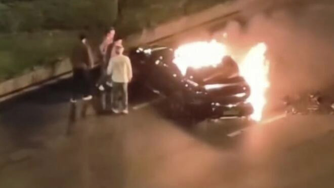 成都一新能源车碰撞后起火 遇难驾驶员涉嫌酒驾 涉事车辆疑为小米SU7