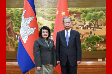 赵乐际会见柬埔寨国会主席