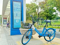 共享单车骑行途中遭遇自动锁车致受伤