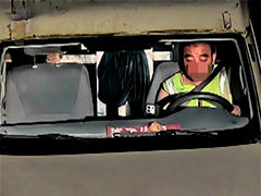 重庆男子高速公路开车酿事故 原因竟是看“网剧”