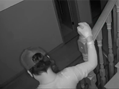 别墅内数根金条被盗 警方修复监控挖出窃贼