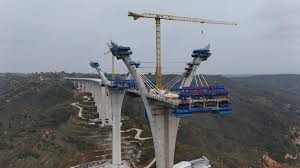 甘肃庆阳 G244线火巷沟特大桥成功封顶