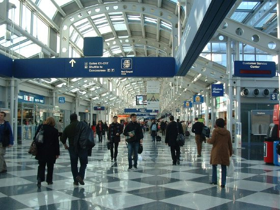 美多地机场因空管人手不足出现航班延误