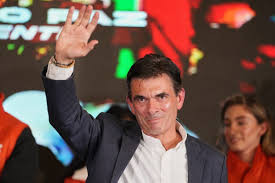 玻利维亚 罗德里戈·帕斯·佩雷拉赢得总统选举