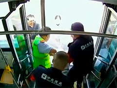 深圳乘客车上突发急病 驾驶员送医及时转危为安