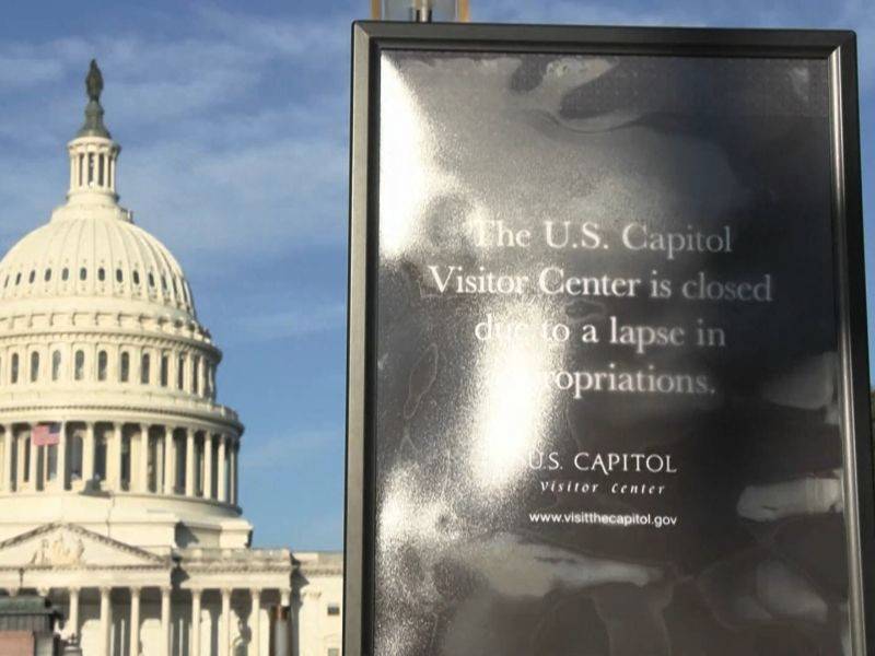 美两党僵局未解 联邦雇员领救济