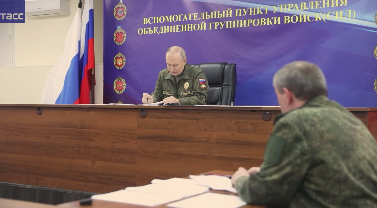 俄罗斯总统普京视察俄军指挥所