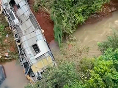 阿根廷北部两车相撞 致数十人死伤