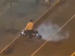 北京两男子凌晨骑车"炸街"警方迅速锁定目标