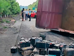 泉南高速江西段 任性司机"自杀式变道"致三车遭殃