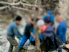 北京六旬老人爬山遇险 争分夺秒紧急营救