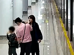 孩子独自坐地铁走丢 民警帮忙找回家长