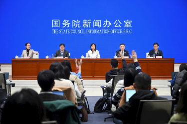 国务院新闻办举行新闻发布会 我国实行公民终身法治教育制度