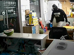 深夜光顾老东家 警方破获一起蒙面盗窃案