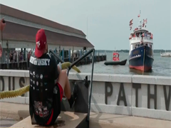 加拿大大力士拖动118.82吨重船只 打破吉尼斯纪录