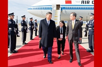 习近平抵达韩国出席亚太经合组织第三十二次领导人非正式会议并对韩国进行国事访问