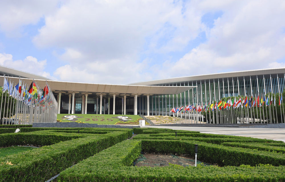 第八届中国国际进口博览会11月5日至10日举办 展台搭建已完成 布展工作有序进行