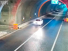 重庆司机错过下道口 高速逆行30公里