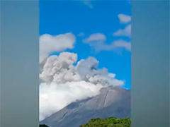 菲律宾坎拉翁火山再次喷发