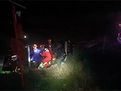 陕西两男子涉险进入未开发景区被困 消防紧急救援