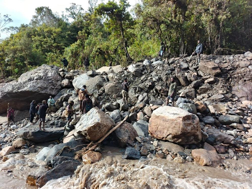 印尼巴布亚省发生山体滑坡 15人失踪