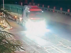 黔桂联动执法6小时 截获冲关"百吨王"