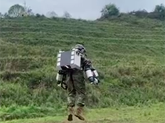 原地起飞!喷气式飞行背包惊艳亮相