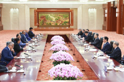 赵乐际会见出席太平洋岛国议员研讨班各国代表