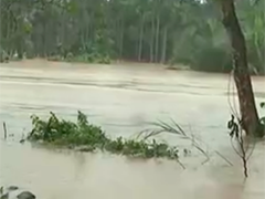 海南 多地出现强降雨 暴雨预警持续
