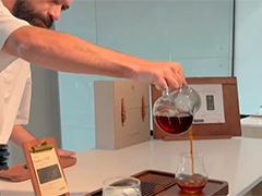 迪拜再现"天价"咖啡 一杯咖啡约合人民币7000元 每天限量供应400杯