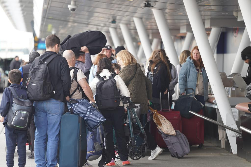 美参院再次未通过临时拨款法案 美政府“停摆”时间创纪录