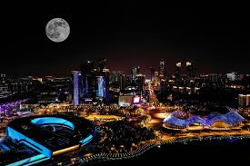 年度最大"超级月亮"现身夜空