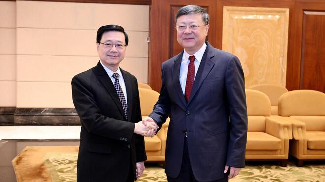 陈吉宁龚正会见香港特区行政长官李家超