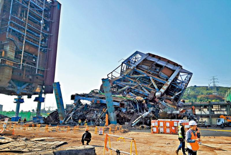 韩国一发电厂锅炉塔发生倒塌