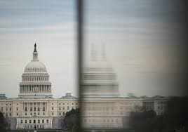 美国联邦政府“停摆”进入第40天 航班延误情况加剧