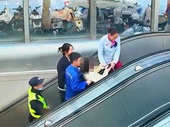 武汉孕妇乘坐地铁突发不适 众人爱心接力护平安