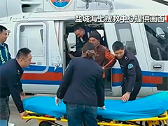 江苏两架直升机同时段救助患病和受伤渔民