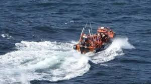 两艘中国渔船在韩国附近海域倾覆 中国驻韩国大使馆:渔船手续齐全 系正常作业