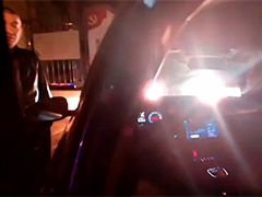 出租车司机醉酒驾车 小区门口酣睡被查