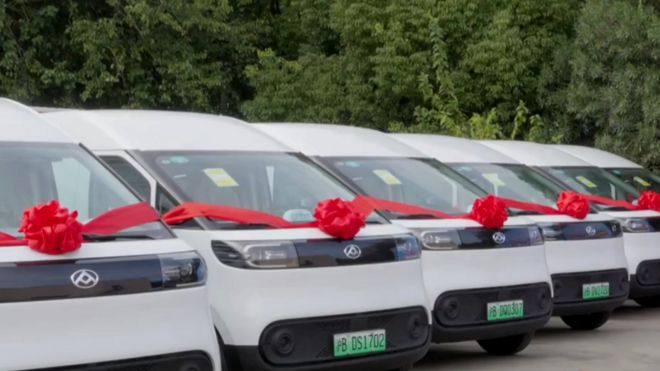 上海货运出租车启动焕新 首批50辆新能源车交付