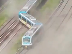 阿根廷首都发生列车脱轨事故致多人受伤