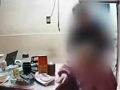 江苏常州一男子暴力殴打92岁母亲