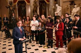 美国国会众议院通过临时拨款法案