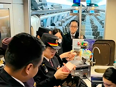 G817次列车 39万现金遗落高铁 多方接力完璧归赵