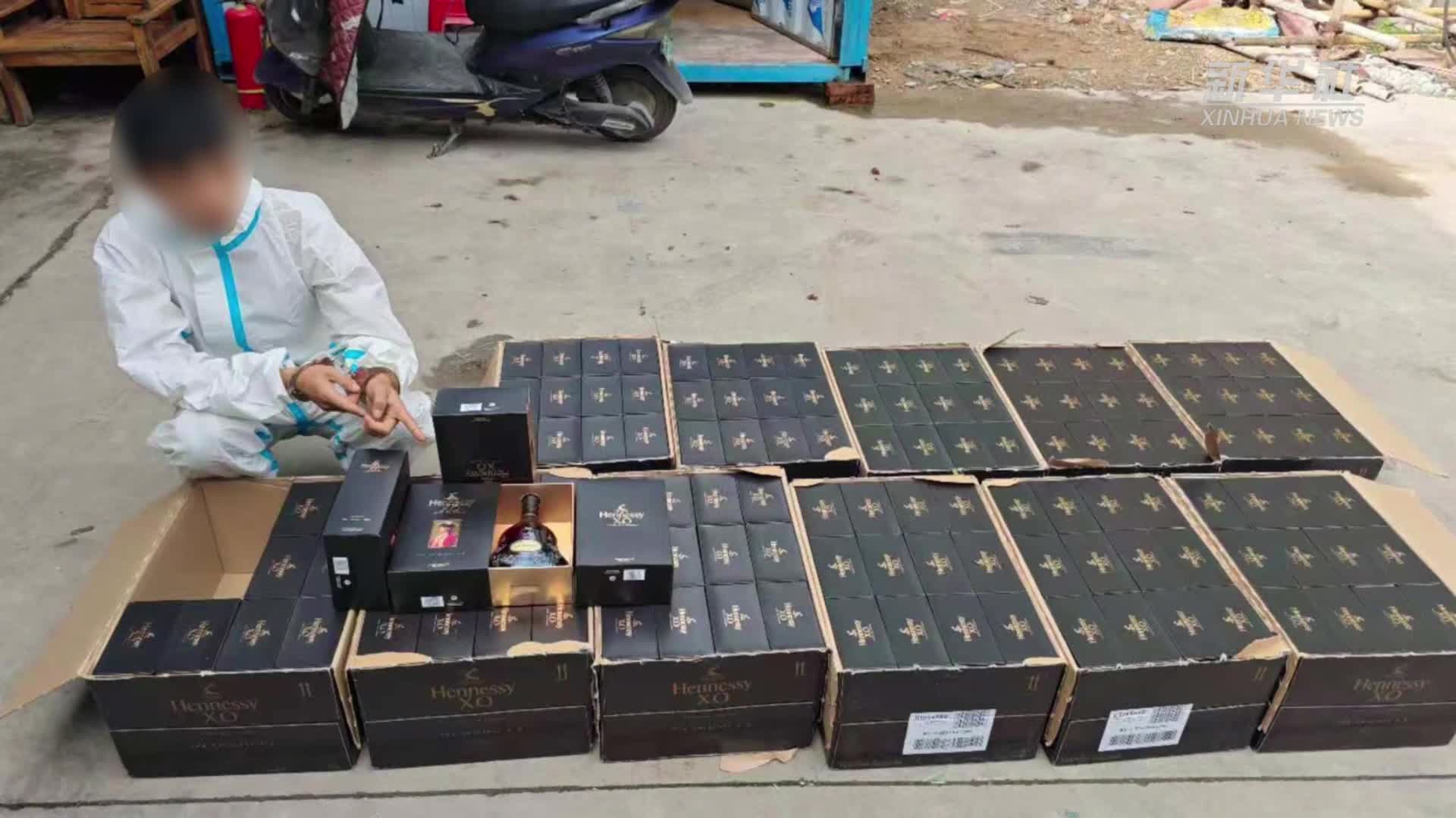 广西防城港海警局1小时查获2起海上走私香烟案