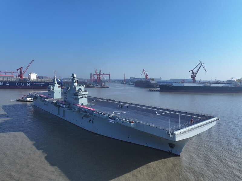 海军四川舰开展首次航行试验