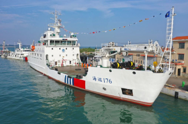 海南大型航标船"海巡176"正式列编