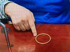 金手镯成了"金包银" 竟是男友起贪念