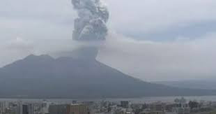 日本樱岛火山多次喷发 鹿儿岛机场约30个航班班次被取消