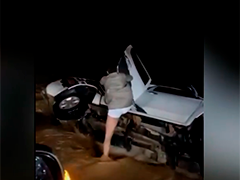 沙特青年洪水中成功营救两名中国工程师